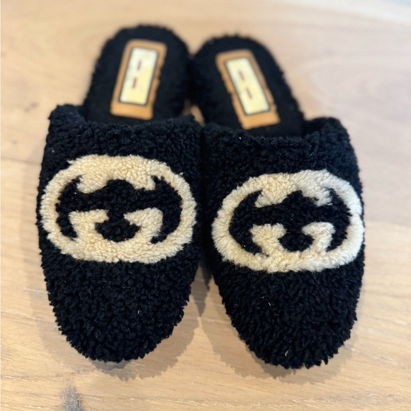Gucci Black and Tan Logo Patch - Picture 1 of 2